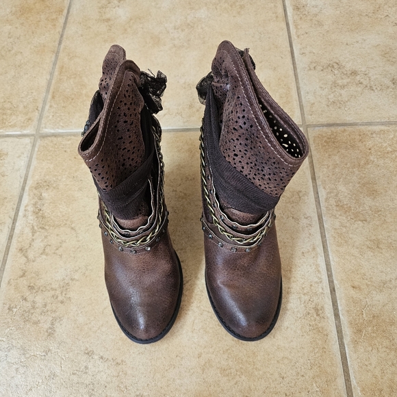 EUC Not Rated Ankle Boots - Picture 5 of 6